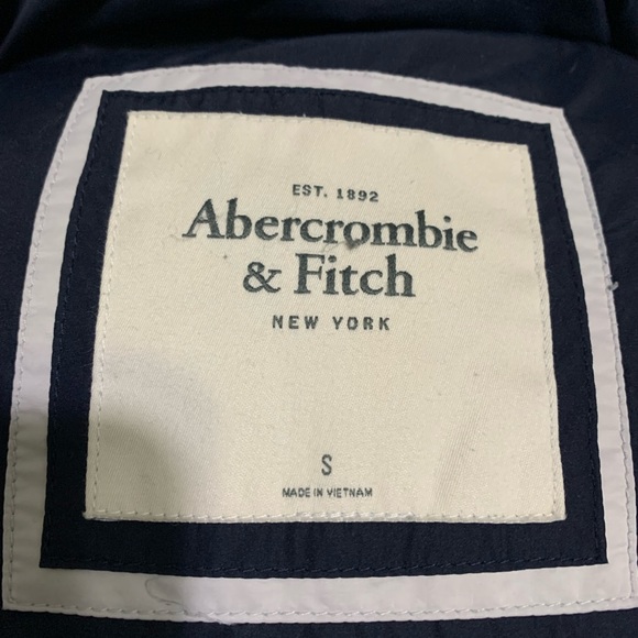 Navy blue small Abercrombie coat. Very nice shape, no belt. - Picture 5 of 5